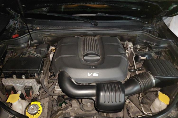 Used Jeep Grand Cherokee 2016 3.0L Comfort Navigation Edition Engine Bay