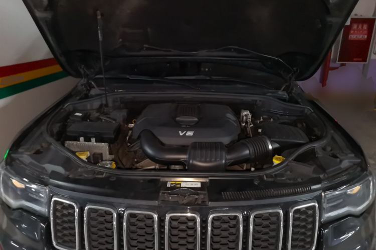 Used Jeep Grand Cherokee 2016 3.0L Comfort Navigation Edition Engine Bay