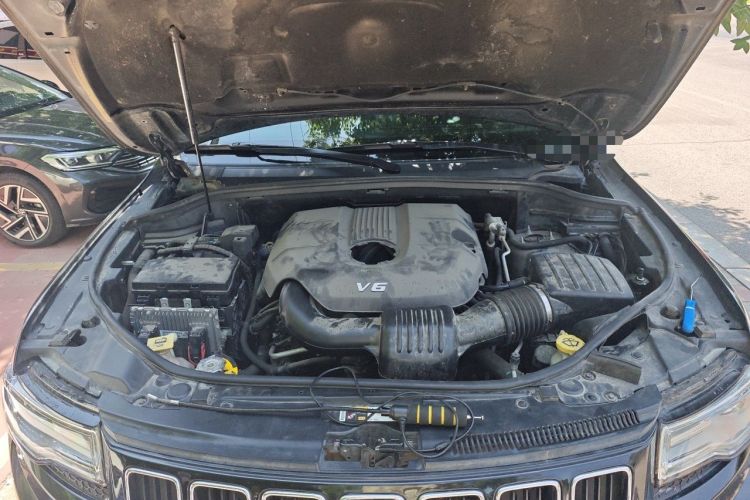 Used Jeep Grand Cherokee 2016 3.0L Comfort Navigation Edition Engine Bay
