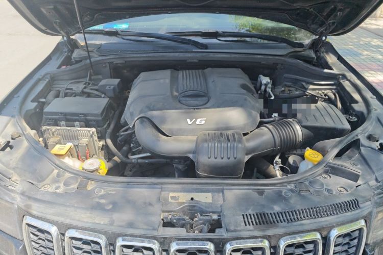 Used Jeep Grand Cherokee 2016 3.0L Elite Navigation Edition Engine Bay