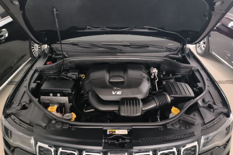 Used Jeep Grand Cherokee 2016 3.0L Comfort Navigation Edition Engine Bay