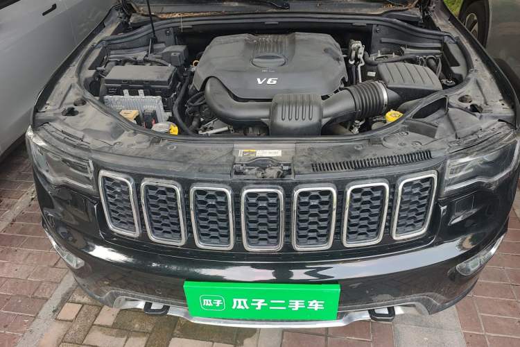 Used Jeep Grand Cherokee 2016 3.0L Comfort Navigation Edition Engine Bay