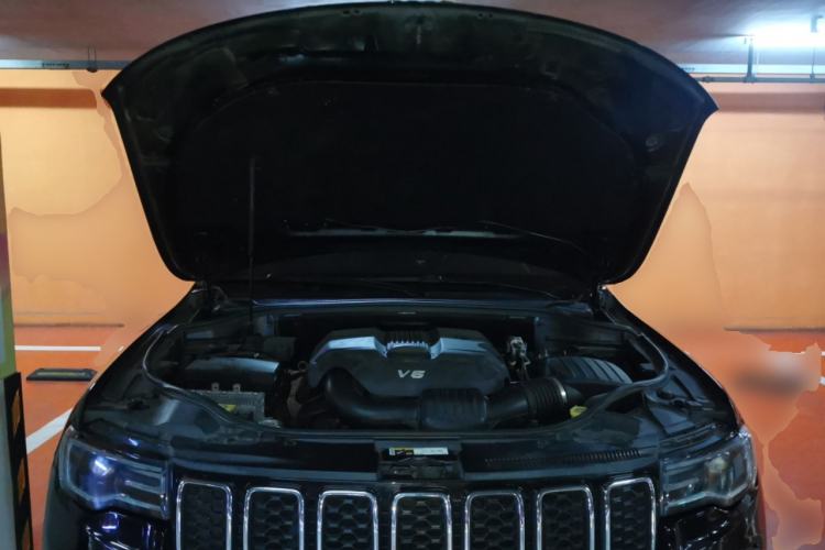 Used Jeep Grand Cherokee 2016 3.0L Comfort Navigation Edition Engine Bay