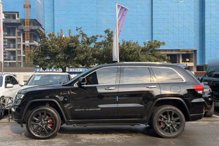 Used Jeep Grand Cherokee 2016 3.0L Comfort Navigation Edition Exterior 2