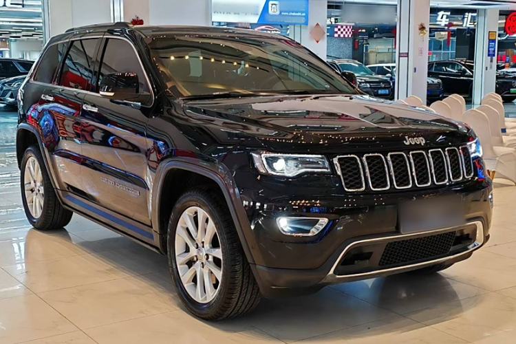 Used Jeep Grand Cherokee 2016 3.0L Comfort Navigation Edition Exterior 2