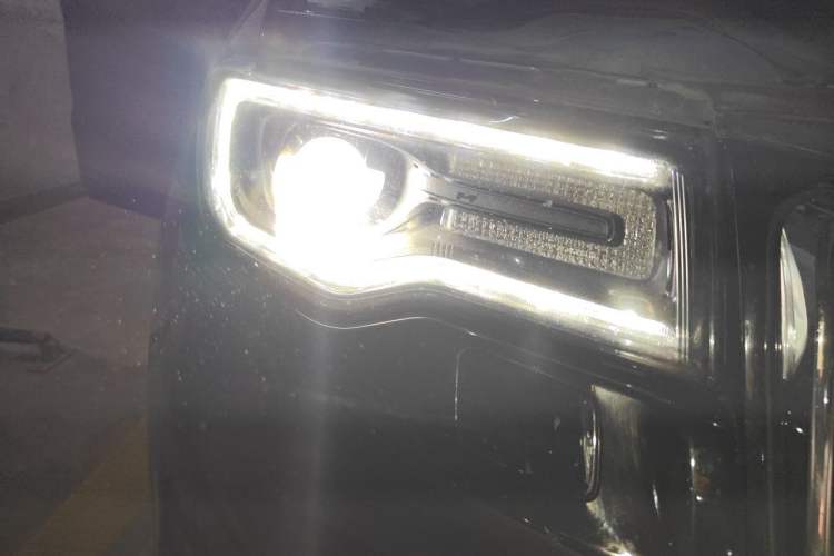 Used Jeep Grand Cherokee 2016 3.0L Comfort Navigation Edition Exterior 3
