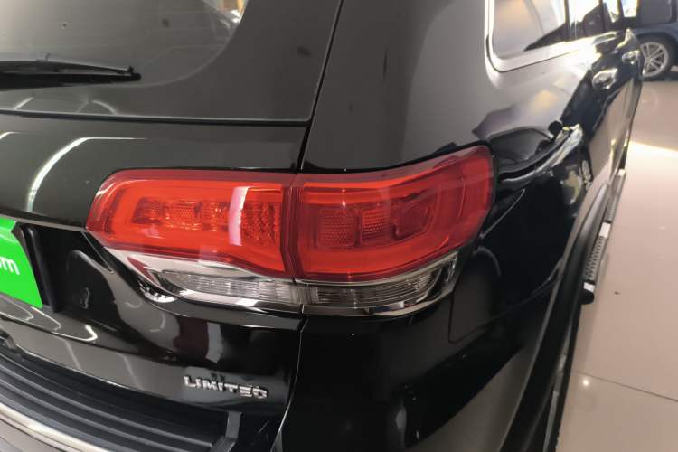 Used Jeep Grand Cherokee 2016 3.0L Comfort Navigation Edition Exterior 3
