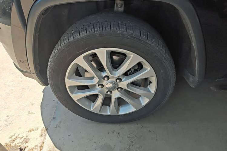 Used Jeep Grand Cherokee 2016 3.0L Comfort Navigation Edition Exterior 4