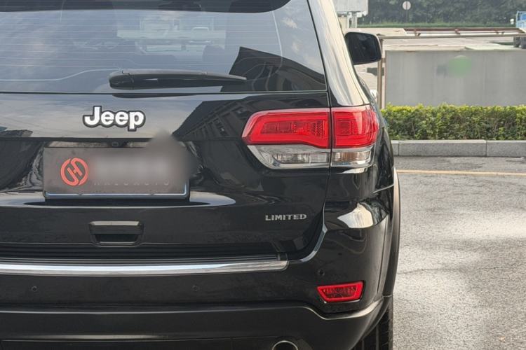 Used Jeep Grand Cherokee 2016 3.0L Comfort Navigation Edition Exterior 4