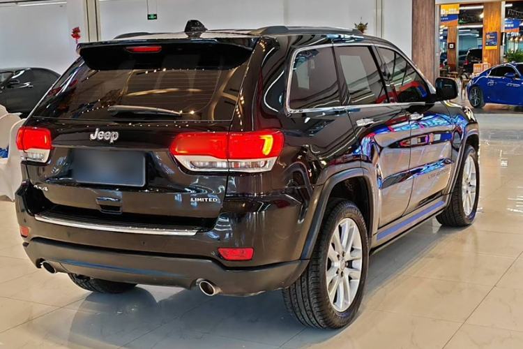 Used Jeep Grand Cherokee 2016 3.0L Comfort Navigation Edition Exterior 4