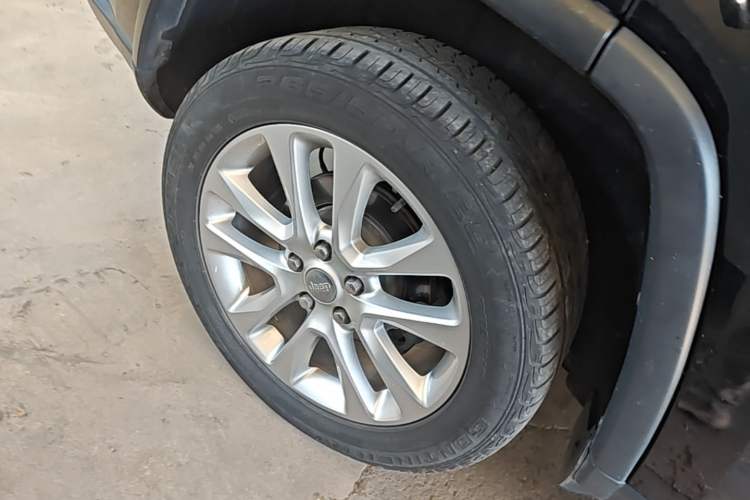 Used Jeep Grand Cherokee 2016 3.0L Comfort Navigation Edition Exterior 5