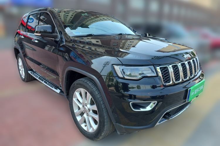 Used Jeep Grand Cherokee  Front Right 45 Deg