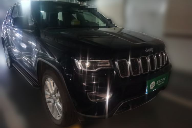 Used Jeep Grand Cherokee 2016 3.0L Comfort Navigation Edition Front Right 45 Deg