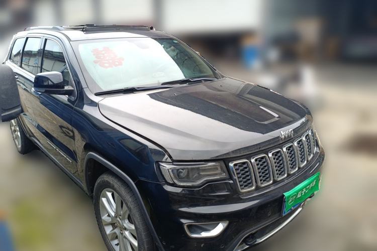 Used Jeep Grand Cherokee 2016 3.0L Comfort Navigation Edition Front Right 45 Deg