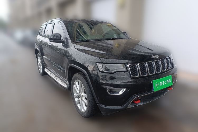 Used Jeep Grand Cherokee 2016 3.0L Comfort Navigation Edition Front Right 45 Deg