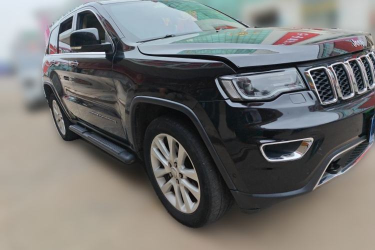 Used Jeep Grand Cherokee  Front Right 45 Deg