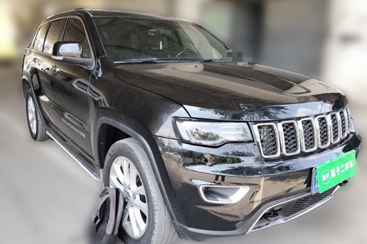 Used Jeep Grand Cherokee 2016 3.0L Comfort Navigation Edition Front Right 45 Deg