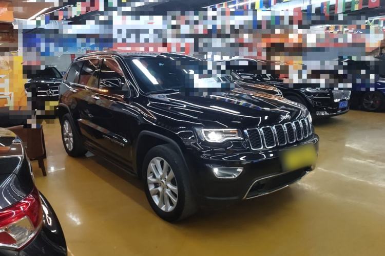 Used Jeep Grand Cherokee 2016 3.0L Comfort Navigation Edition Front Right 45 Deg