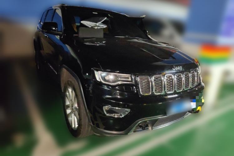 Used Jeep Grand Cherokee 2016 3.0L Comfort Navigation Edition Front Right 45 Deg