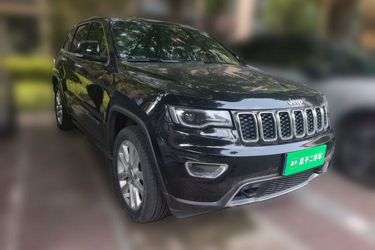 Used Jeep Grand Cherokee 2016 3.0L Comfort Navigation Edition Front Right 45 Deg