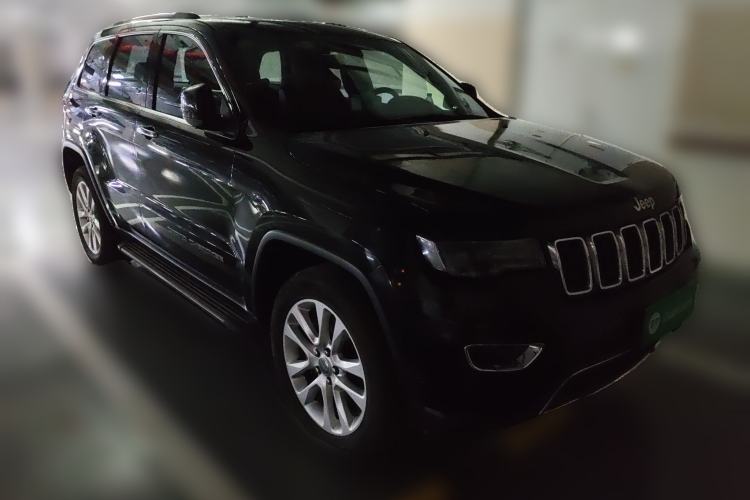 Used Jeep Grand Cherokee 2016 3.0L Comfort Navigation Edition Front Right 45 Deg