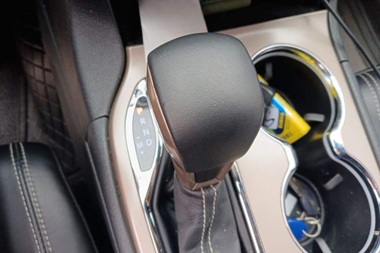 Used Jeep Grand Cherokee 2016 3.0L Elite Navigation Edition Gear Lever