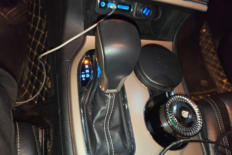 Used Jeep Grand Cherokee 2016 3.0L Comfort Navigation Edition Gear Lever