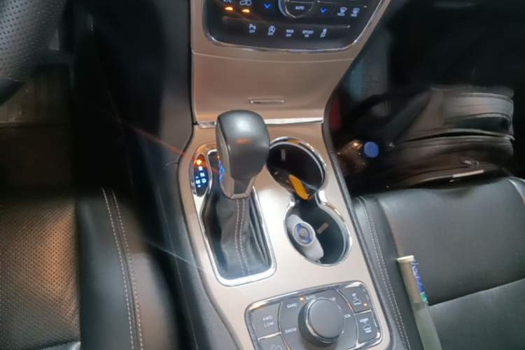 Used Jeep Grand Cherokee 2016 3.0L Elite Navigation Edition Gear Lever