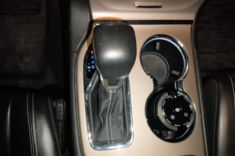 Used Jeep Grand Cherokee 2016 3.0L Comfort Navigation Edition Gear Lever