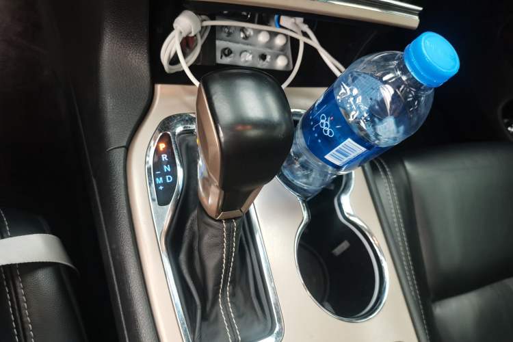 Used Jeep Grand Cherokee 2016 3.0L Comfort Navigation Edition Gear Lever
