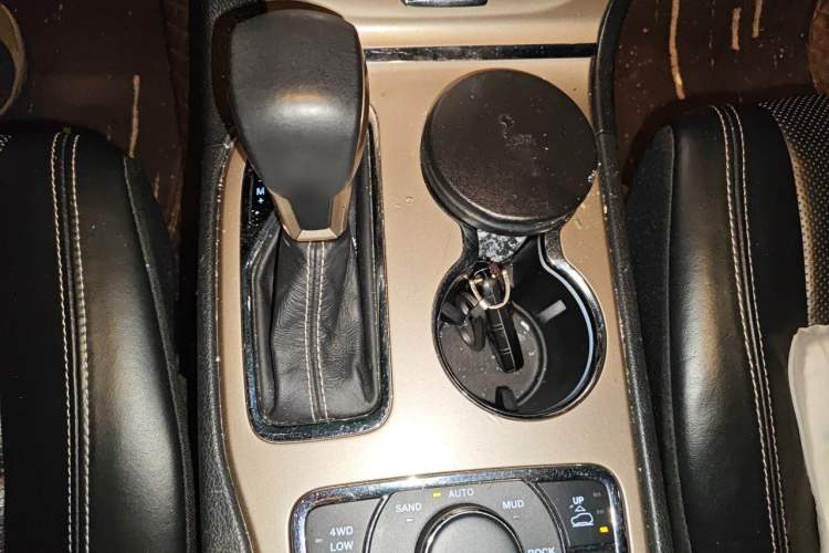Used Jeep Grand Cherokee 2016 3.0L Elite Navigation Edition Gear Lever