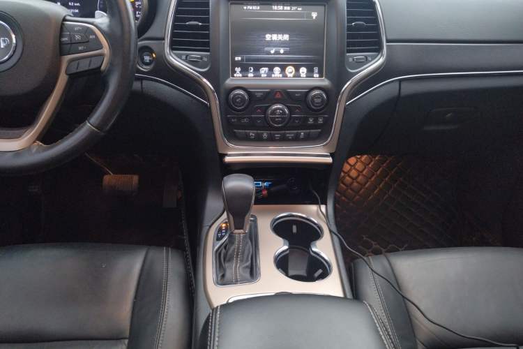 Used Jeep Grand Cherokee 2016 3.0L Comfort Navigation Edition Gear Lever