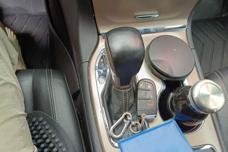 Used Jeep Grand Cherokee 2016 3.0L Comfort Navigation Edition Gear Lever