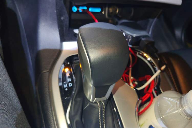 Used Jeep Grand Cherokee 2016 3.6L Luxury Navigation Edition Gear Lever