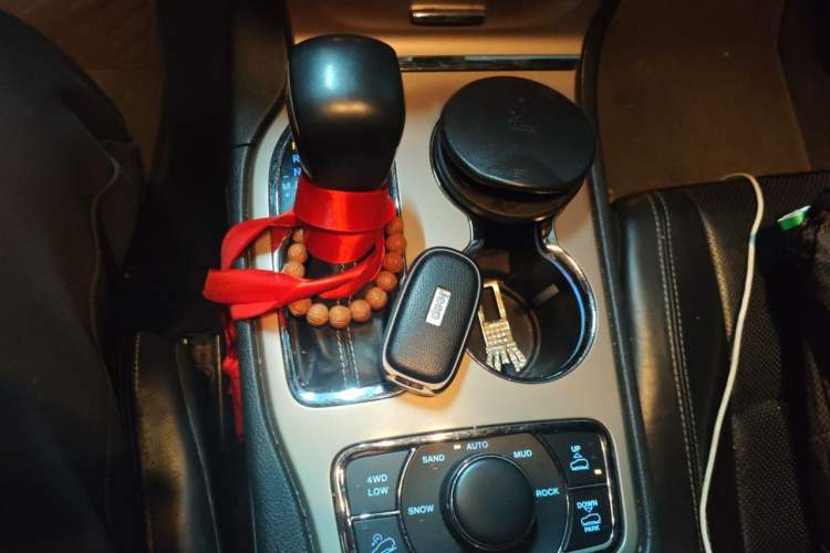 Used Jeep Grand Cherokee 2016 3.0L Comfort Navigation Edition Gear Lever