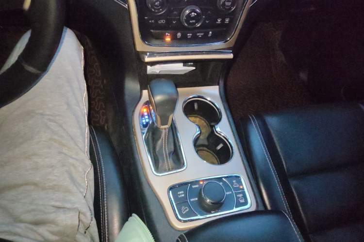 Used Jeep Grand Cherokee 2016 3.0L Elite Navigation Edition Gear Lever