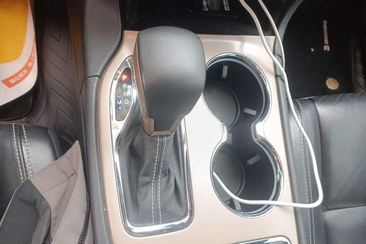 Used Jeep Grand Cherokee 2016 3.0L Comfort Navigation Edition Gear Lever
