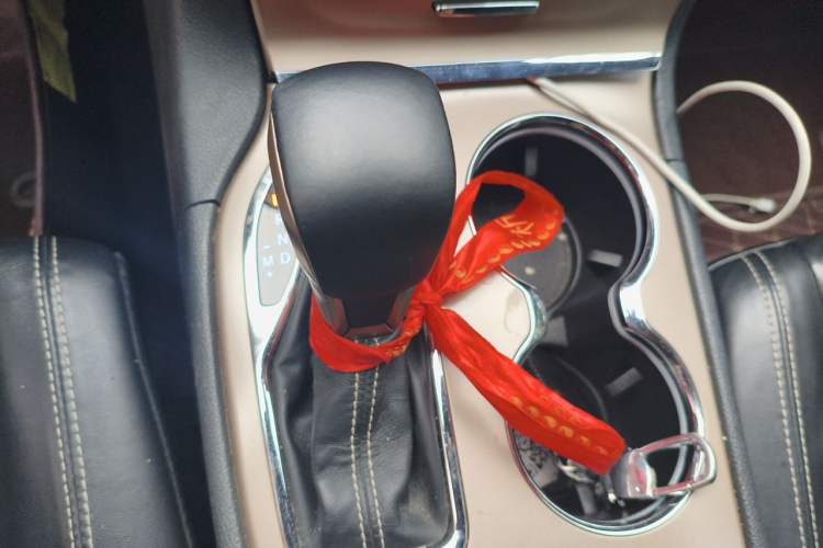 Used Jeep Grand Cherokee 2016 3.0L Comfort Navigation Edition Gear Lever