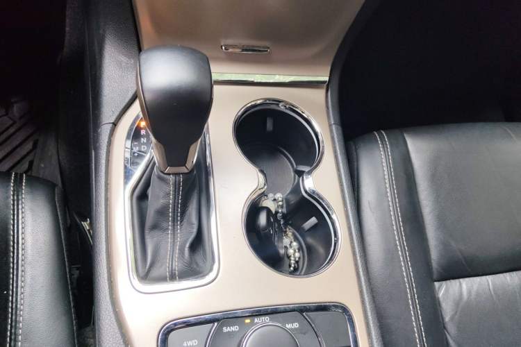 Used Jeep Grand Cherokee 2016 3.0L Comfort Navigation Edition Gear Lever