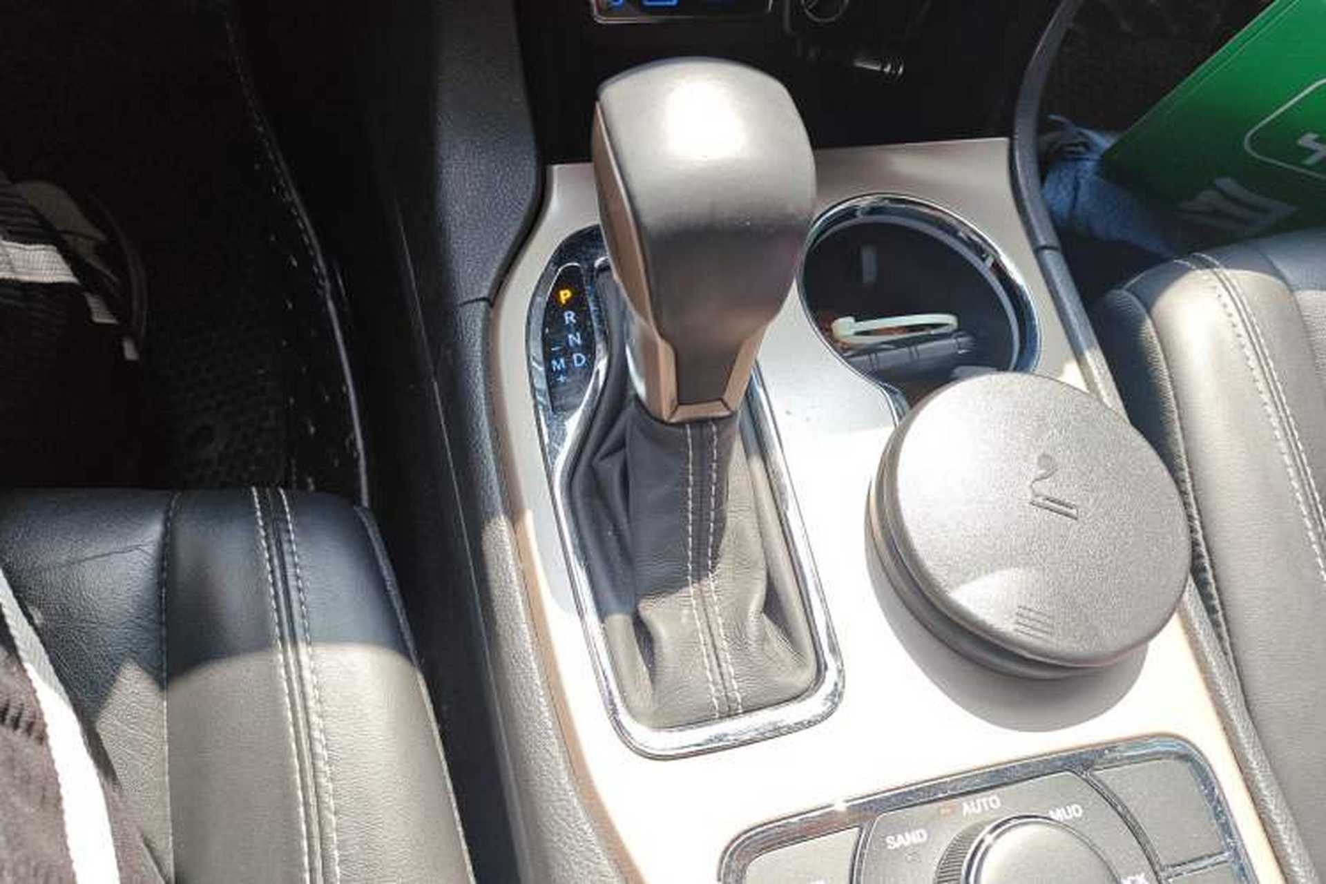 Used Jeep Grand Cherokee 2016 3.0L Comfort Navigation Edition Gear Lever