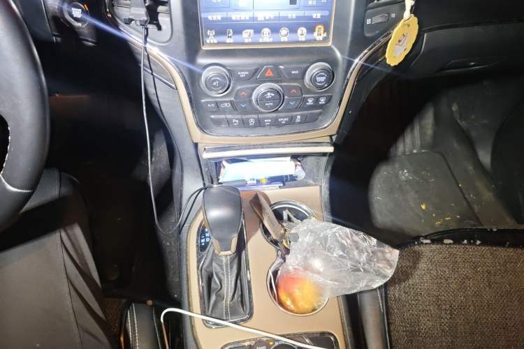 Used Jeep Grand Cherokee 2016 3.0L Comfort Navigation Edition Gear Lever