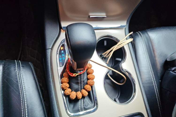 Used Jeep Grand Cherokee 2016 3.0L Comfort Navigation Edition Gear Lever