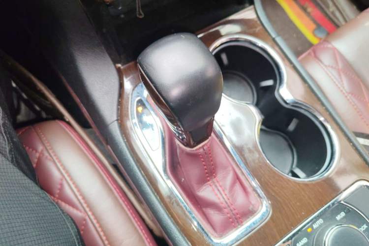 Used Jeep Grand Cherokee 2016 3.0L Comfort Navigation Edition Gear Lever