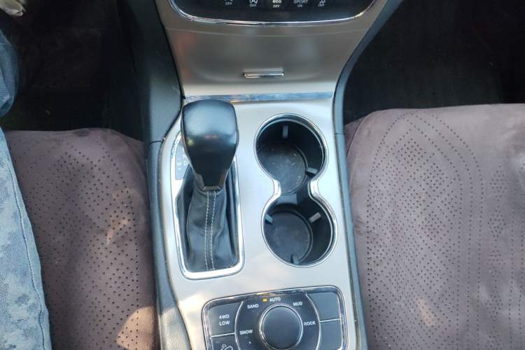 Used Jeep Grand Cherokee 2016 3.0L Comfort Navigation Edition Gear Lever