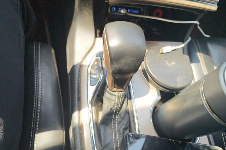 Used Jeep Grand Cherokee 2016 3.0L Elite Navigation Edition Gear Lever