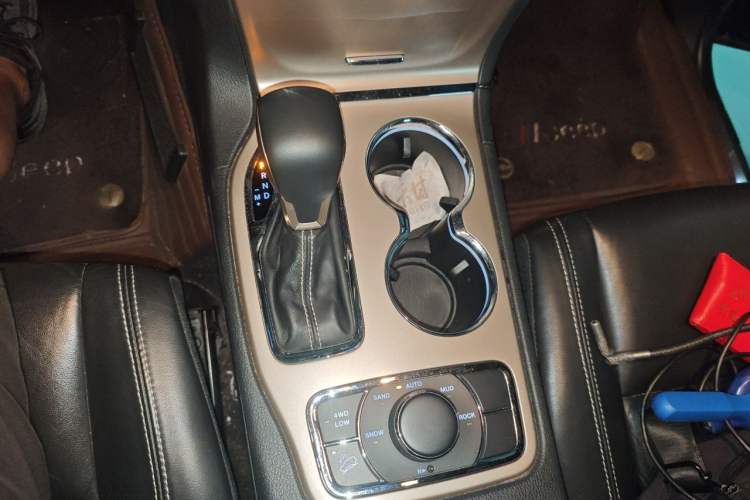 Used Jeep Grand Cherokee 2016 3.0L Comfort Navigation Edition Gear Lever