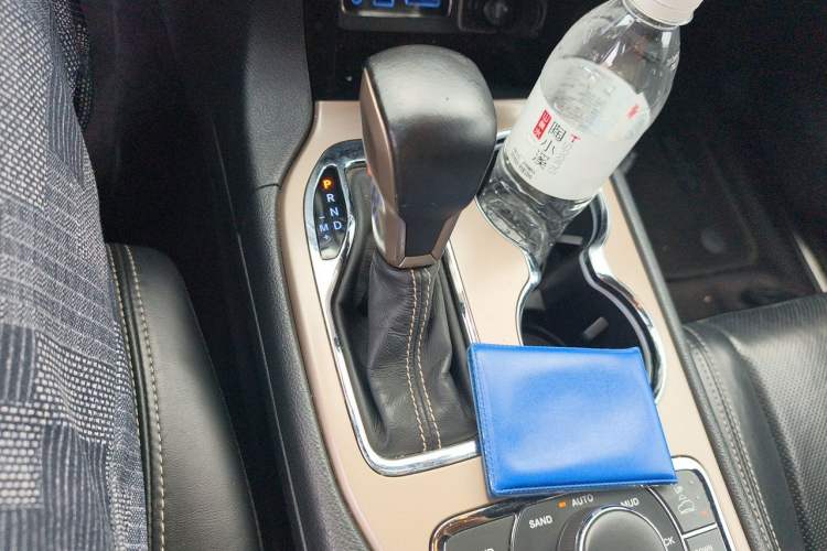 Used Jeep Grand Cherokee 2016 3.0L Elite Navigation Edition Gear Lever