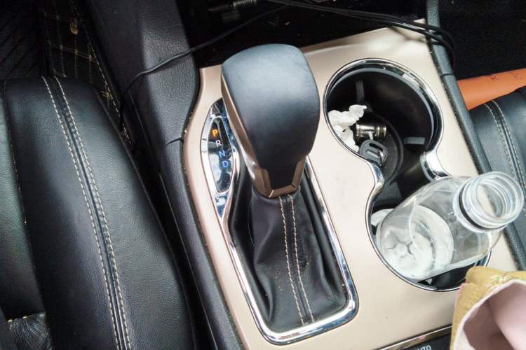 Used Jeep Grand Cherokee 2016 3.0L Comfort Navigation Edition Gear Lever