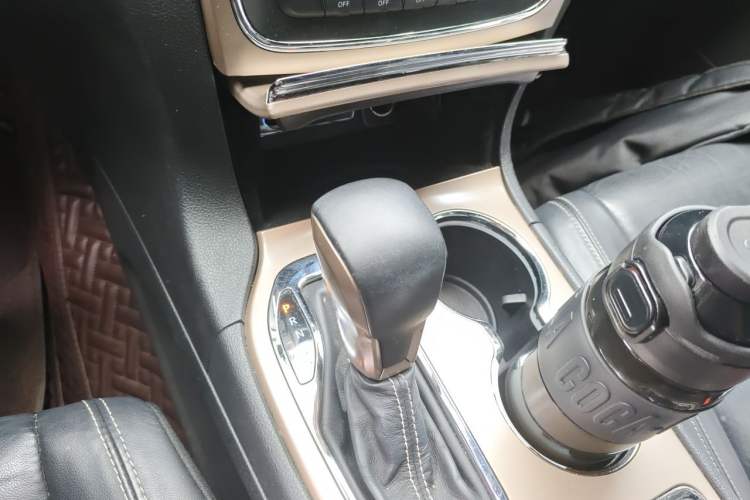 Used Jeep Grand Cherokee 2016 3.0L Comfort Navigation Edition Gear Lever