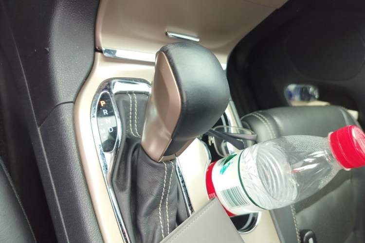 Used Jeep Grand Cherokee 2016 3.0L Elite Navigation Edition Gear Lever